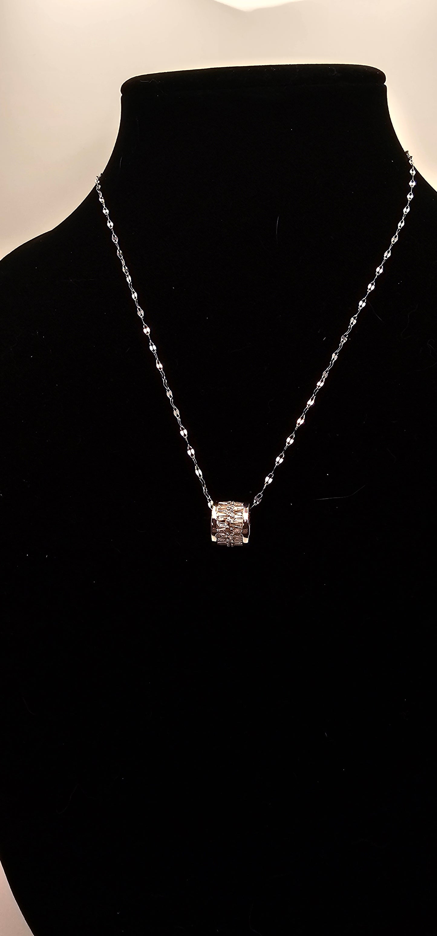 GOLD BARREL NECKLACE