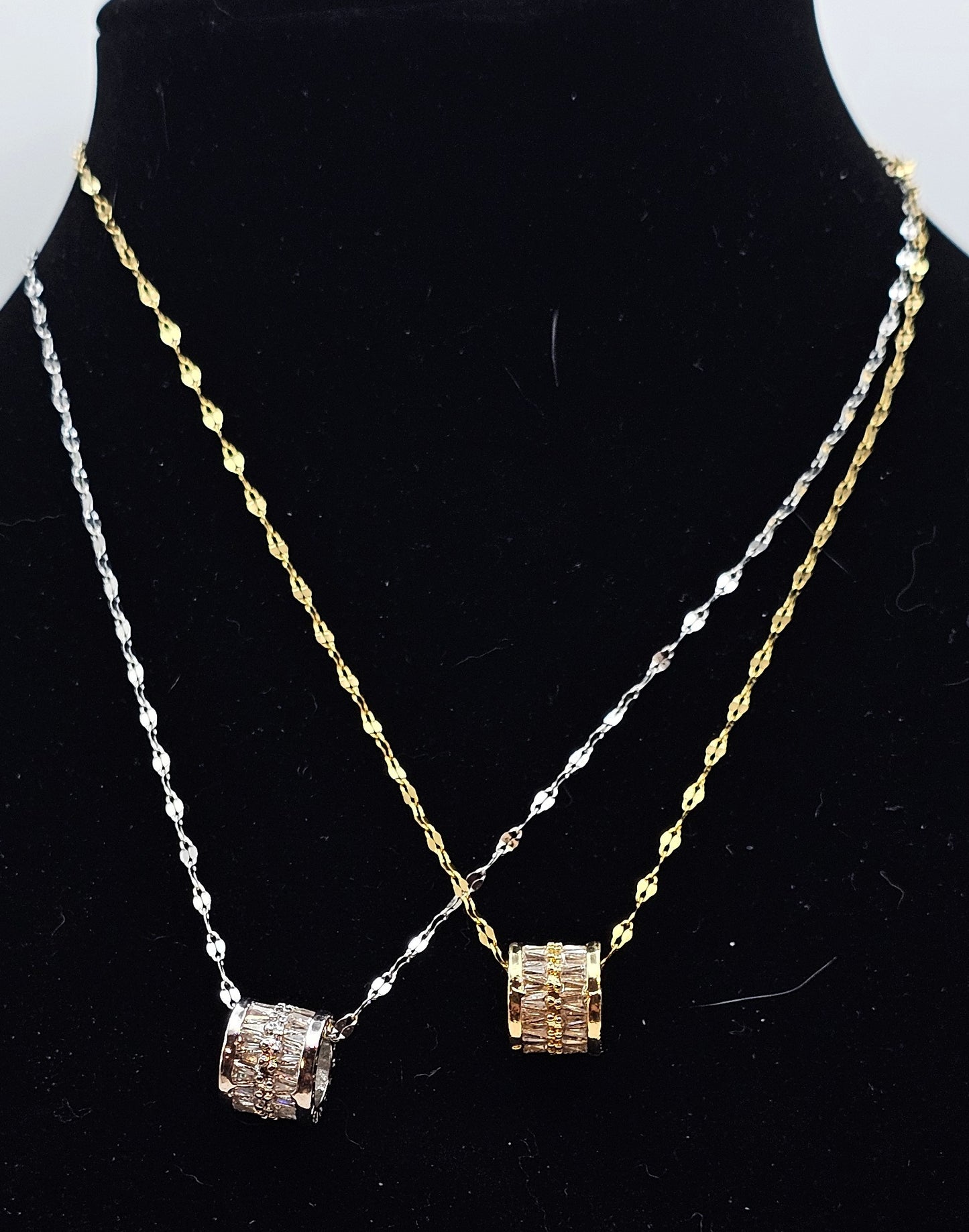 GOLD BARREL NECKLACE