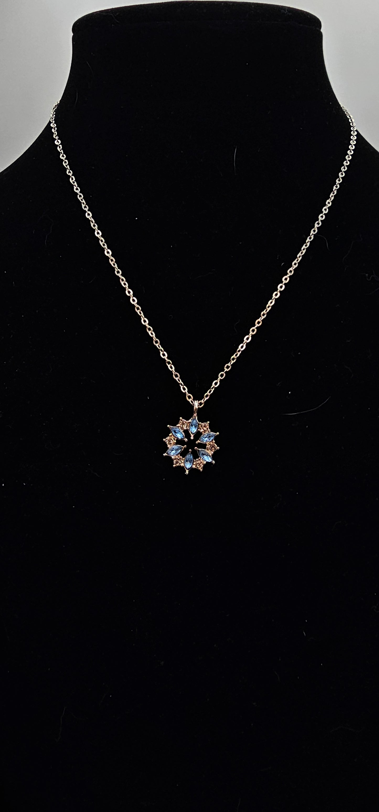 BLUE SNOWFLAKE NECKLACE