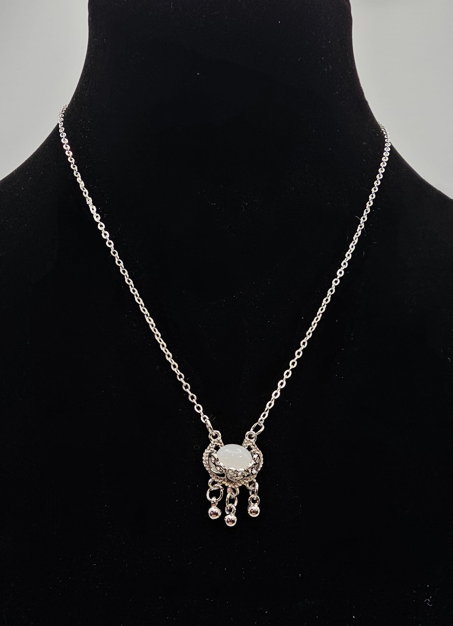 925 SILVER NECKLACE WITH WHITE JADE