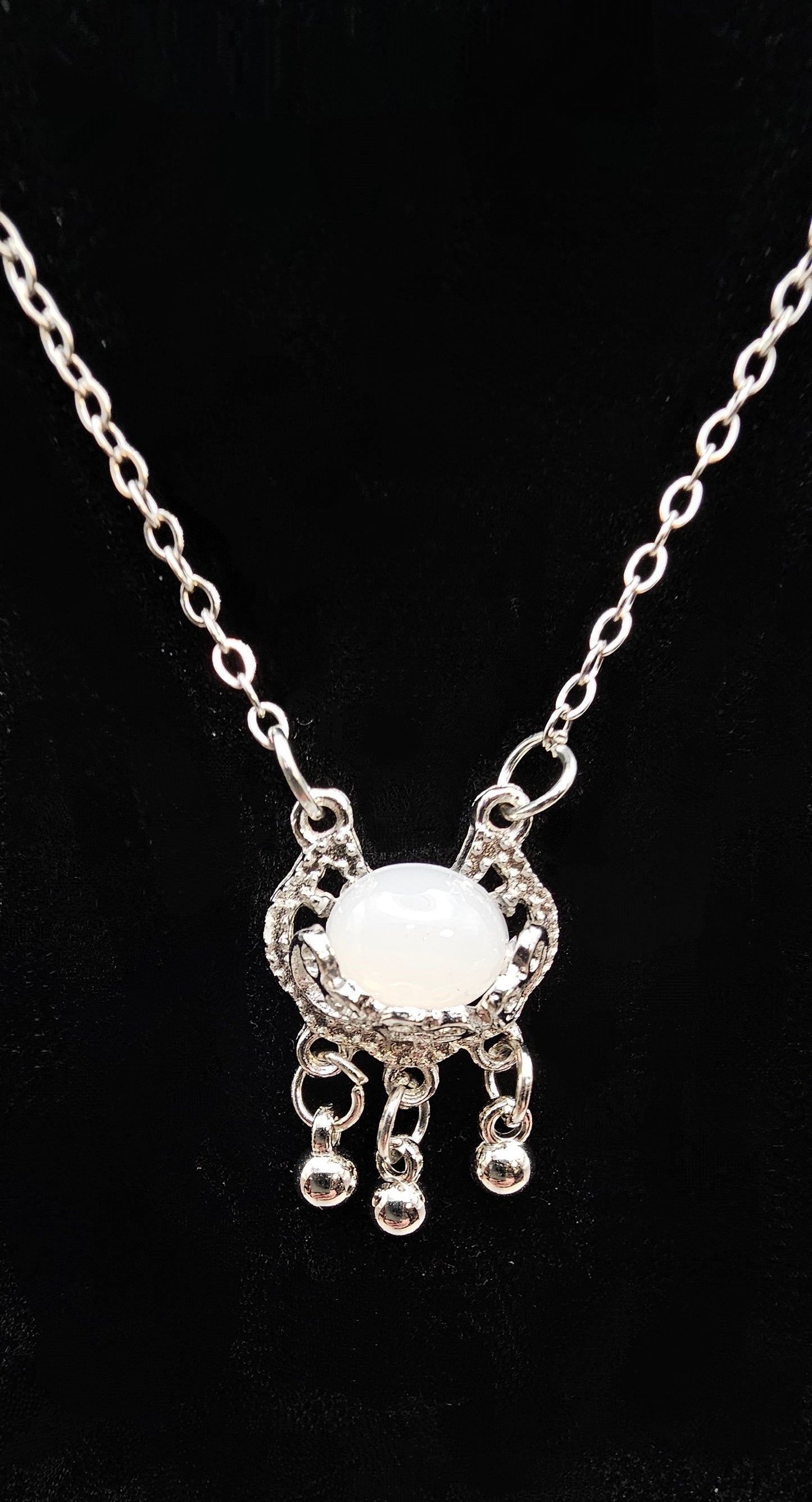 925 SILVER NECKLACE WITH WHITE JADE