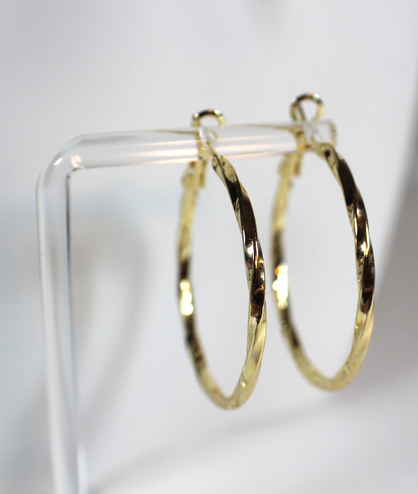 Twisted Gold Hoop Earrings – 18K Gold Plated Stainless Steel