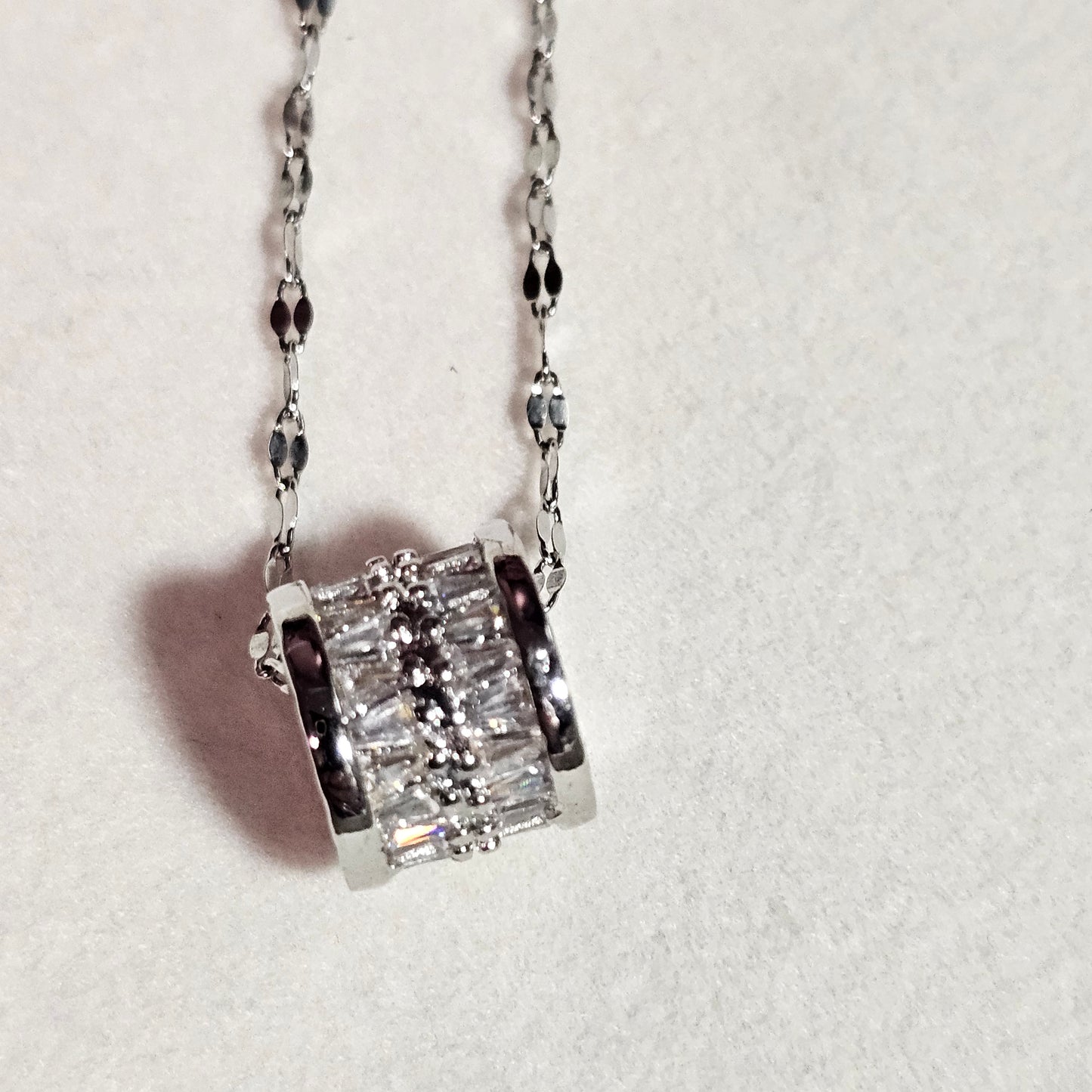 GOLD OR SILVER BARREL NECKLACE