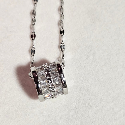 GOLD OR SILVER BARREL NECKLACE