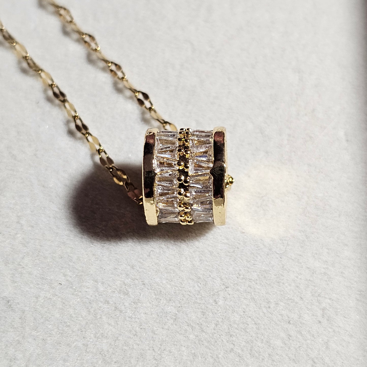 GOLD OR SILVER BARREL NECKLACE