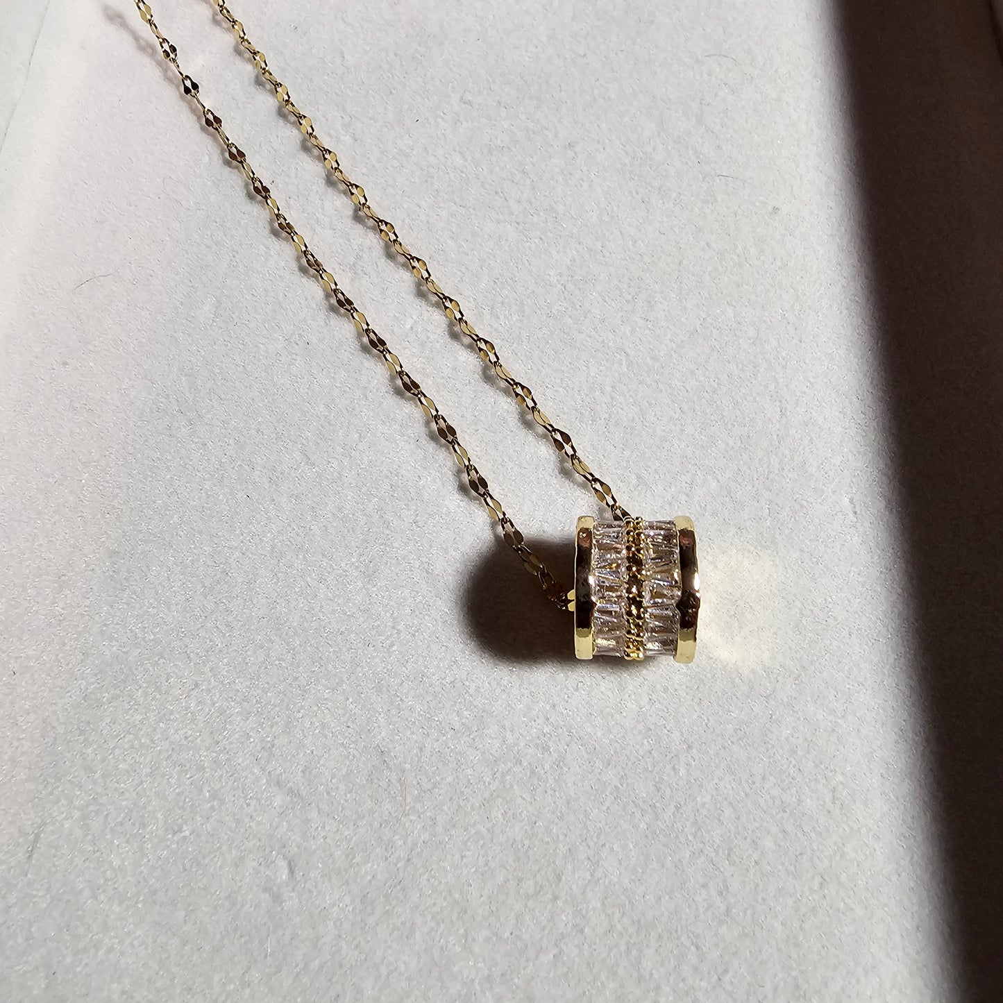 GOLD OR SILVER BARREL NECKLACE