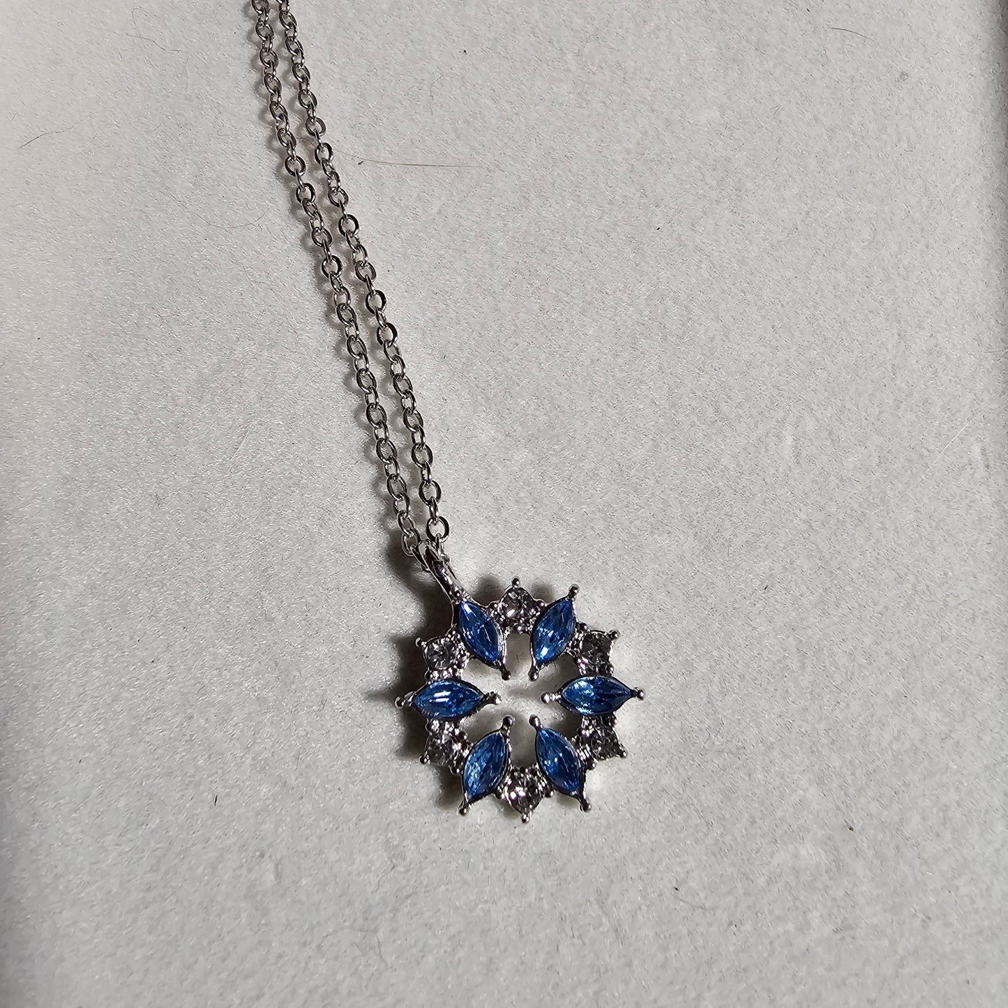 BLUE SNOWFLAKE NECKLACE
