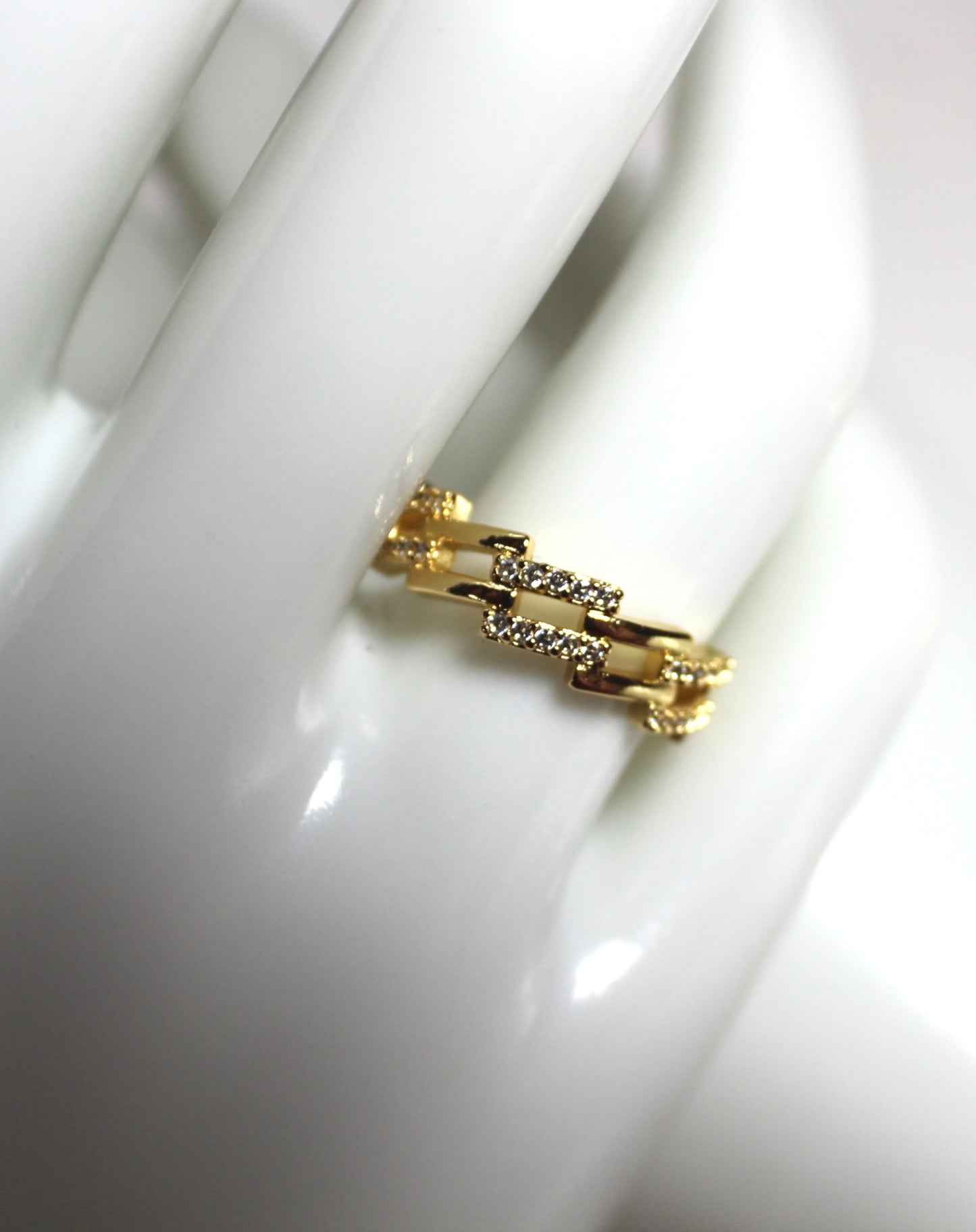 The Chic Link Spark Ring