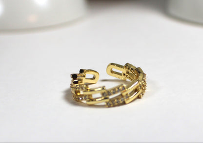The Chic Link Spark Ring