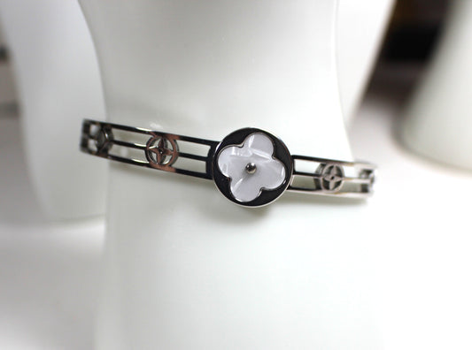 Silver Clover Grace Bangle