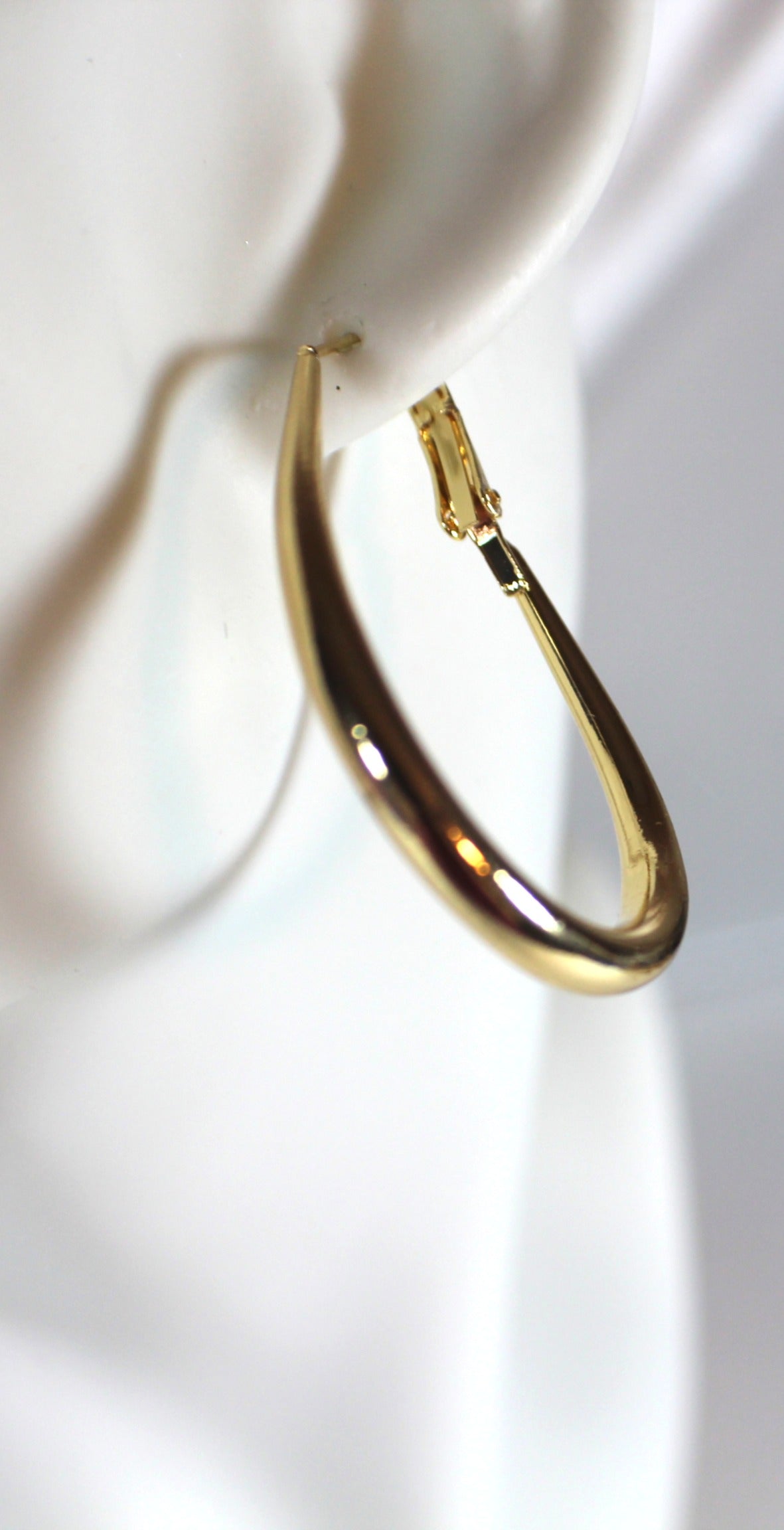 Slim Oval Gold Hoop Earrings – 18K Gold Plated Stainless Steel