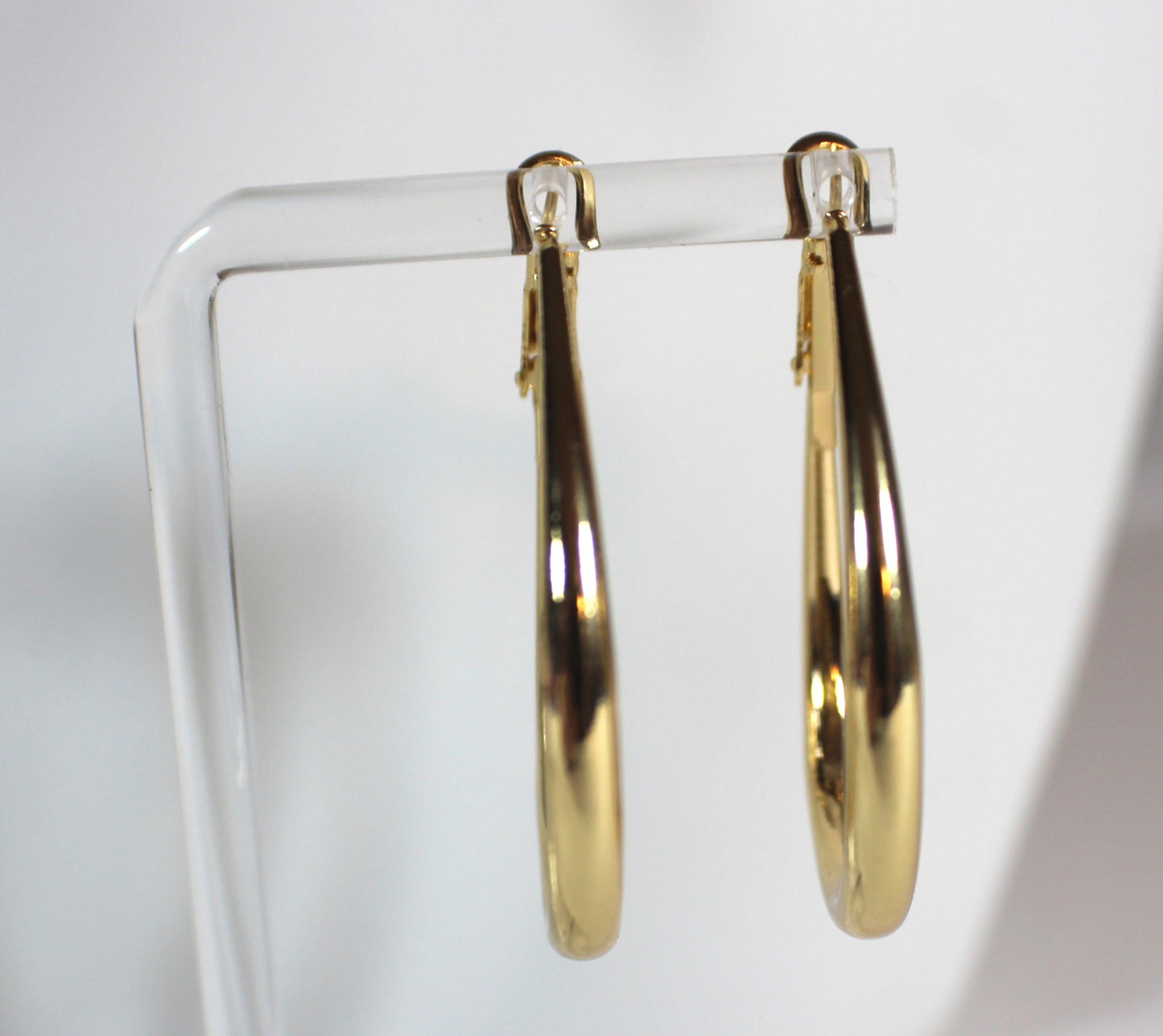 Slim Oval Gold Hoop Earrings – 18K Gold Plated Stainless Steel