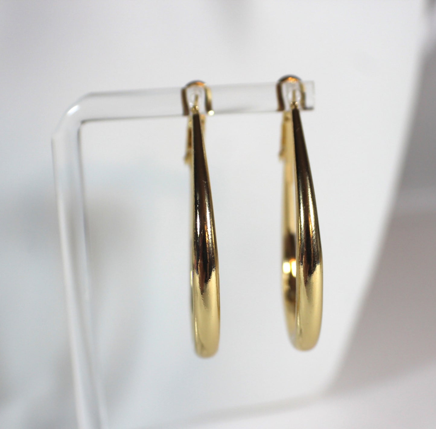 Slim Oval Gold Hoop Earrings – 18K Gold Plated Stainless Steel