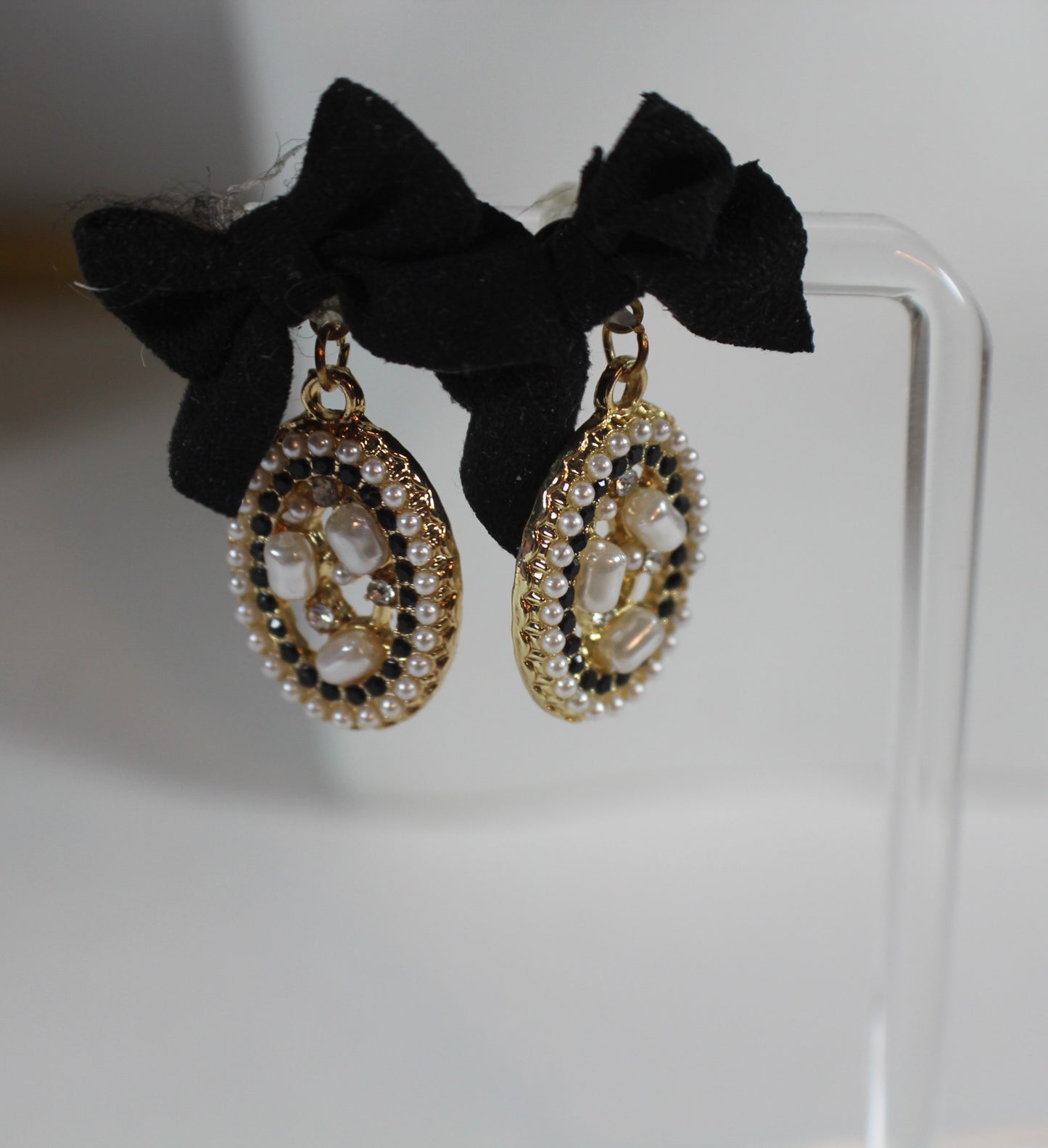Midnight Pearl Bow Earrings